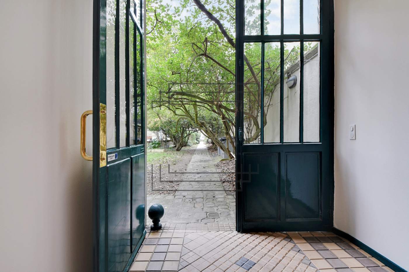 18 rue Pierret, Neuilly-sur-Seine — photo Fair and Square (1/2)